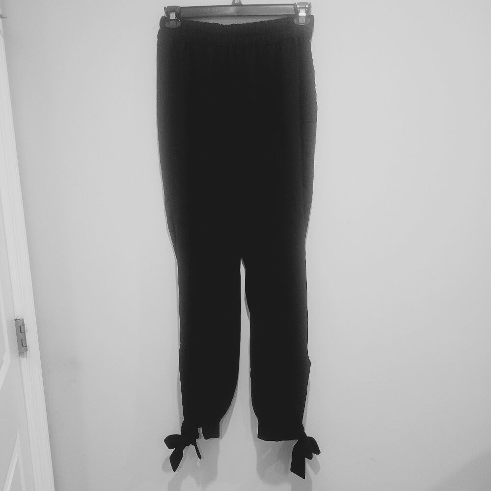 Ashley Stewart Black lightweight Elastic Waist Jogger Pants with Bowed-Ankles